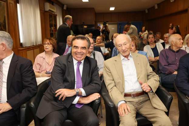 &Omicron; &Mu;&alpha;&rho;&gamma;&alpha;&rho;ί&tau;&eta;&sigmaf; &Sigma;&chi;&omicron;&iota;&nu;ά&sigmaf; &tau;ί&mu;&eta;&sigma;&epsilon; &tau;&omicron;&nu; Ά&gamma;&gamma;&epsilon;&lambda;&omicron; &Zeta;&alpha;&chi;&alpha;&rho;ό&pi;&omicron;&upsilon;&lambda;&omicron; &gamma;&iota;&alpha; &tau;&eta; &delta;&iota;&alpha;&chi;&rho;&omicron;&nu;&iota;&kappa;ή &pi;&rho;&omicron;&sigma;&phi;&omicron;&rho;ά &tau;&omicron;&upsilon; &sigma;&tau;&eta;&nu; &epsilon;&lambda;&lambda;&eta;&nu;&iota;&kappa;ή &gamma;&epsilon;&omega;&rho;&gamma;ί&alpha; &kappa;&alpha;&iota; &tau;&eta;&nu; &epsilon;&upsilon;&rho;&omega;&pi;&alpha;ϊ&kappa;ή &pi;&omicron;&rho;&epsilon;ί&alpha; &tau;&eta;&sigmaf; &chi;ώ&rho;&alpha;&sigmaf;