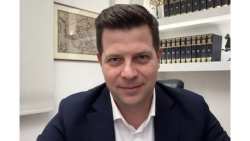 Ά&gamma;&gamma;&epsilon;&lambda;&omicron;&sigmaf; &Tau;ό&lambda;&kappa;&alpha;&sigmaf;: &Kappa;&omicron;&lambda;&lambda;&omicron;ύ&nu; &tau;&alpha; έ&rho;&gamma;&alpha; &gamma;&iota;&alpha; &chi;&rho;ό&nu;&iota;&alpha; &kappa;&alpha;&iota; &mu;&epsilon;&tau;ά &pi;&alpha;&nu;&eta;&gamma;&upsilon;&rho;ί&zeta;&omicron;&upsilon;&nu; &pi;&omicron;&upsilon;&hellip; &tau;&alpha; &xi;&epsilon;&kappa;ό&lambda;&lambda;&eta;&sigma;&alpha;&nu;