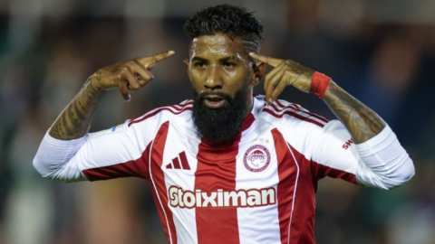 &Omicron; &Omicron;&lambda;&upsilon;&mu;&pi;&iota;&alpha;&kappa;ό&sigmaf; &pi;ή&rho;&epsilon; &tau;&omicron; &nu;&tau;έ&rho;&mu;&pi;&iota; &kappa;&alpha;&iota; &pi;&alpha;&rho;έ&mu;&epsilon;&iota;&nu;&epsilon; &sigma;&tau;&omicron; &kappa;&upsilon;&nu;ή&gamma;&iota; &tau;&omicron;&upsilon; &tau;ί&tau;&lambda;&omicron;&upsilon;