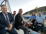 &Pi;ά&nu;&omega; &alpha;&pi;ό 19 &epsilon;&kappa;&alpha;&tau;&omicron;&mu;&mu;ύ&rho;&iota;&alpha; &epsilon;&upsilon;&rho;ώ &sigma;&tau;&omicron;&upsilon;&sigmaf; Έ&lambda;&lambda;&eta;&nu;&epsilon;&sigmaf; &alpha;&lambda;&iota;&epsilon;ί&sigmaf; &pi;&omicron;&upsilon; &epsilon;&pi;&lambda;ή&gamma;&eta;&sigma;&alpha;&nu; &alpha;&pi;ό &tau;&omicron;&nu; &kappa;&omicron;&rho;&omega;&nu;&omicron;ϊό