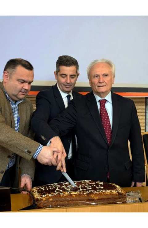 &Gamma;&iota;ά&nu;&nu;&eta;&sigmaf; &Alpha;&nu;&delta;&rho;&iota;&alpha;&nu;ό&sigmaf;: &Omicron;&iota; &gamma;&epsilon;&omega;&pi;ό&nu;&omicron;&iota; &tau;&omega;&nu; &delta;&eta;&mu;ό&sigma;&iota;&omega;&nu; &delta;&omicron;&mu;ώ&nu; &beta;&rho;ί&sigma;&kappa;&omicron;&nu;&tau;&alpha;&iota; &sigma;&tau;&eta;&nu; &pi;&rho;ώ&tau;&eta; &gamma;&rho;&alpha;&mu;&mu;ή &gamma;&iota;&alpha; &tau;&eta;&nu; &alpha;&gamma;&rho;&omicron;&tau;&iota;&kappa;ή &alpha;&nu;ά&pi;&tau;&upsilon;&xi;&eta;