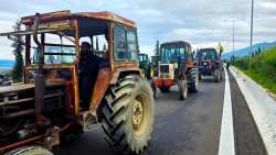 &Mu;&pi;&lambda;ό&kappa;&alpha;: &Sigma;&upsilon;&nu;&epsilon;&chi;ί&zeta;&omicron;&upsilon;&nu; &tau;&iota;&sigmaf; &kappa;&iota;&nu;&eta;&tau;&omicron;&pi;&omicron;&iota;ή&sigma;&epsilon;&iota;&sigmaf; &tau;&omicron;&upsilon;&sigmaf; &omicron;&iota; &alpha;&gamma;&rho;ό&tau;&epsilon;&sigmaf; &sigma;&tau;&omicron; &mu;&pi;&lambda;ό&kappa;&omicron; &tau;&omicron;&upsilon; &Mu;&pi;&rho;ά&lambda;&omicron;&upsilon; &mu;&epsilon; &delta;ί&omega;&rho;&omicron; &kappa;&lambda;&epsilon;ί&sigma;&iota;&mu;&omicron; &pi;&alpha;&rho;&alpha;&delta;&rho;ό&mu;&omega;&nu; &kappa;&alpha;&iota; &epsilon;&pi;&alpha;&rho;&chi;&iota;&alpha;&kappa;&omicron;ύ &delta;&iota;&kappa;&tau;ύ&omicron;&upsilon;