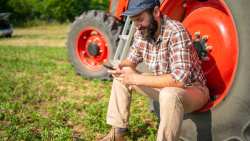 &Alpha;&upsilon;&xi;ή&sigma;&epsilon;&iota;&sigmaf; &alpha;&sigma;&phi;&alpha;&lambda;&iota;&sigma;&tau;&iota;&kappa;ώ&nu; &epsilon;&iota;&sigma;&phi;&omicron;&rho;ώ&nu;: &Tau;&iota; &theta;&alpha; &pi;&lambda;&eta;&rho;ώ&sigma;&omicron;&upsilon;&nu; &alpha;&gamma;&rho;ό&tau;&epsilon;&sigmaf; &kappa;&alpha;&iota; &epsilon;&lambda;&epsilon;ύ&theta;&epsilon;&rho;&omicron;&iota; &epsilon;&pi;&alpha;&gamma;&gamma;&epsilon;&lambda;&mu;&alpha;&tau;ί&epsilon;&sigmaf;