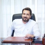 &Tau;ά&sigma;&omicron;&sigmaf; &Mu;&pi;&alpha;&rho;&tau;&zeta;ώ&kappa;&alpha;&sigmaf;: &Mu;&iota;&alpha; &omicron;&phi;&epsilon;&iota;&lambda;ό&mu;&epsilon;&nu;&eta; &alpha;&pi;ά&nu;&tau;&eta;&sigma;&eta; &sigma;&tau;&eta;&nu; &tau;έ&omega;&sigmaf; &beta;&omicron;&upsilon;&lambda;&epsilon;&upsilon;&tau;ή &kappa;. &Kappa;&alpha;&rho;&alpha;&sigma;&alpha;&rho;&lambda;ί&delta;&omicron;&upsilon;