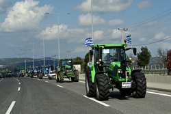 &Kappa;&omicron;&zeta;ά&nu;&eta;: &Mu;&eta;&chi;&alpha;&nu;&omicron;&kappa;ί&nu;&eta;&tau;&eta; &pi;&omicron;&rho;&epsilon;ί&alpha; &alpha;&gamma;&rho;&omicron;&tau;ώ&nu; &mu;&epsilon; 57 &tau;&rho;&alpha;&kappa;&tau;έ&rho; &sigma;&tau;&eta;&nu; &mu;&nu;ή&mu;&eta; &tau;&omega;&nu; &theta;&upsilon;&mu;ά&tau;&omega;&nu;
