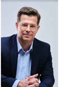 &Tau;&eta;&nu; &Pi;έ&mu;&pi;&tau;&eta; 18 &Mu;&alpha;ϊ&omicron;&upsilon; &eta; &Kappa;&epsilon;&nu;&tau;&rho;&iota;&kappa;ή &sigma;&upsilon;&nu;ά&nu;&tau;&eta;&sigma;&eta; &tau;&omicron;&upsilon; Ά&gamma;&gamma;&epsilon;&lambda;&omicron;&upsilon; &Tau;ό&lambda;&kappa;&alpha; &sigma;&tau;&eta; &Beta;έ&rho;&omicron;&iota;&alpha;