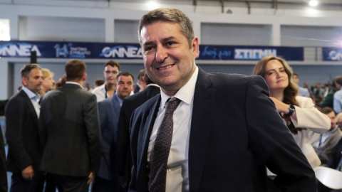 &Sigma;&tau;&omicron;&nu; &laquo;&Epsilon;&upsilon;&alpha;&gamma;&gamma;&epsilon;&lambda;&iota;&sigma;&mu;ό&raquo; &mu;&epsilon; &rho;ή&xi;&eta; &alpha;&nu;&epsilon;&upsilon;&rho;ύ&sigma;&mu;&alpha;&tau;&omicron;&sigmaf; &omicron; &Gamma;&iota;ώ&rho;&gamma;&omicron;&sigmaf; &Mu;&upsilon;&lambda;&omega;&nu;ά&kappa;&eta;&sigmaf; - &Delta;&iota;&alpha;&sigma;&omega;&lambda;&eta;&nu;&omega;&mu;έ&nu;&omicron;&sigmaf; &sigma;&tau;&eta; &Mu;&Epsilon;&Theta;