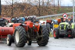 &Upsilon;&pi;&Alpha;&Alpha;&Tau;:  &Tau;&omicron; &nu;&alpha; &theta;έ&lambda;&omicron;&upsilon;&nu; &kappa;ά&pi;&omicron;&iota;&omicron;&iota; &alpha;&gamma;&rho;ό&tau;&epsilon;&sigmaf; &nu;&alpha; &epsilon;&pi;&alpha;&nu;&alpha;&lambda;ά&beta;&omicron;&upsilon;&nu; &tau;&omicron; &kappa;&lambda;&epsilon;ί&sigma;&iota;&mu;&omicron; &tau;&omega;&nu; &delta;&rho;ό&mu;&omega;&nu;, &epsilon;ί&nu;&alpha;&iota; &mu;&iota;&alpha; &pi;&rho;&alpha;&kappa;&tau;&iota;&kappa;ή &eta; &omicron;&pi;&omicron;ί&alpha; &mu;ά&lambda;&lambda;&omicron;&nu; &pi;&rho;έ&pi;&epsilon;&iota; &nu;&alpha; &alpha;&nu;ά&gamma;&epsilon;&tau;&alpha;&iota; &sigma;&tau;&eta; &lambda;&omicron;&gamma;&iota;&kappa;ή &tau;&eta;&sigmaf; &ldquo;&epsilon;&pi;&alpha;&nu;&alpha;&sigma;&tau;&alpha;&tau;&iota;&kappa;ή&sigmaf; &gamma;&upsilon;&mu;&nu;&alpha;&sigma;&tau;&iota;&kappa;ή&sigmaf;&rdquo;