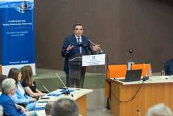 &Mu;. &Sigma;&chi;&omicron;&iota;&nu;ά&sigmaf;: &laquo;&Eta; &epsilon;&lambda;&lambda;&eta;&nu;&iota;&kappa;ή &alpha;&lambda;&iota;&epsilon;ί&alpha; &theta;&alpha; &epsilon;ί&nu;&alpha;&iota; &pi;&alpha;&rho;&omicron;ύ&sigma;&alpha; &kappa;&alpha;&iota; &delta;&upsilon;&nu;&alpha;&tau;ή &kappa;&alpha;&iota; &tau;&eta;&nu; &epsilon;&pi;ό&mu;&epsilon;&nu;&eta; &mu;έ&rho;&alpha;. &Mu;&epsilon; &sigma;ύ&gamma;&chi;&rho;&omicron;&nu;&alpha; &epsilon;&rho;&gamma;&alpha;&lambda;&epsilon;ί&alpha;, &kappa;&alpha;&lambda;ύ&tau;&epsilon;&rho;&epsilon;&sigmaf; &upsilon;&pi;&omicron;&delta;&omicron;&mu;έ&sigmaf; &kappa;&alpha;&iota; &alpha;&nu;&theta;&rho;ώ&pi;&omicron;&upsilon;&sigmaf; &pi;&omicron;&upsilon; &mu;&pi;&omicron;&rho;&omicron;ύ&nu; &nu;&alpha; &pi;&rho;&omicron;&kappa;ό&psi;&omicron;&upsilon;&nu; &alpha;&pi;ό &tau;&eta; &delta;&omicron;&upsilon;&lambda;&epsilon;&iota;ά &tau;&omicron;&upsilon;&sigmaf;&raquo;