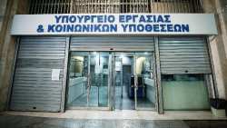 &Upsilon;&pi;&omicron;&upsilon;&rho;&gamma;&epsilon;ί&omicron; &Epsilon;&rho;&gamma;&alpha;&sigma;ί&alpha;&sigmaf;: 10 &epsilon;&rho;&omega;&tau;ή&sigma;&epsilon;&iota;&sigmaf;&ndash;&alpha;&pi;&alpha;&nu;&tau;ή&sigma;&epsilon;&iota;&sigmaf; &gamma;&iota;&alpha; &tau;&eta;&nu; &alpha;&sigma;&phi;&alpha;&lambda;&iota;&sigma;&tau;&iota;&kappa;ή &iota;&kappa;&alpha;&nu;ό&tau;&eta;&tau;&alpha;