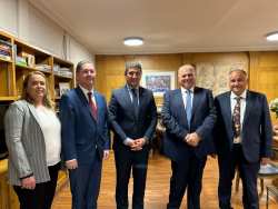 &Sigma;&tau;&eta; &Theta;&epsilon;&sigma;&sigma;&alpha;&lambda;ί&alpha; &alpha;ύ&rho;&iota;&omicron; &omicron; &Upsilon;&pi;&Alpha;&Alpha;&Tau;, &Lambda;&epsilon;&upsilon;&tau;έ&rho;&eta;&sigmaf; &Alpha;&upsilon;&gamma;&epsilon;&nu;ά&kappa;&eta;&sigmaf; &mu;&epsilon; &omicron;&mu;&omicron;&lambda;ό&gamma;&omicron;&upsilon;&sigmaf; &tau;&omicron;&upsilon; &tau;&eta;&sigmaf; &Epsilon;&Epsilon;