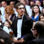 Έ&nu;&alpha; &gamma;&iota;&omicron;&rho;&tau;&iota;&nu;ό &mu;ή&nu;&upsilon;&mu;&alpha; &alpha;&pi;ό &tau;&eta;&nu; &Sigma;&upsilon;&mu;&phi;&omega;&nu;&iota;&kappa;ή &Omicron;&rho;&chi;ή&sigma;&tau;&rho;&alpha; &Nu;έ&omega;&nu; &Epsilon;&lambda;&lambda;ά&delta;&omicron;&sigmaf; - &Eta; &delta;&eta;&mu;&iota;&omicron;&upsilon;&rho;&gamma;&iota;&kappa;ή &sigma;&upsilon;&mu;&beta;&omicron;&lambda;ή &tau;&omicron;&upsilon; &sigma;&upsilon;&nu;&delta;&rho;ό&mu;&omicron;&upsilon; Ά&sigma;&pi;&epsilon;&rho;&gamma;&kappa;&epsilon;&rho; &sigma;&tau;&eta;&nu; &mu;&omicron;&upsilon;&sigma;&iota;&kappa;ή