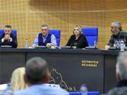 T&rho;&iota;ή&mu;&epsilon;&rho;&omicron; &pi;έ&nu;&theta;&omicron;&sigmaf; &gamma;&iota;&alpha; &tau;&alpha; &theta;ύ&mu;&alpha;&tau;&alpha; &tau;&eta;&sigmaf; &Beta;&iota;&omicron;&lambda;ά&nu;&tau;&alpha; &sigma;&tau;&eta;&nu; &Pi;&epsilon;&rho;&iota;&phi;έ&rho;&epsilon;&iota;&alpha; &Theta;&epsilon;&sigma;&sigma;&alpha;&lambda;ί&alpha;&sigmaf;