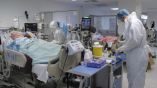&Kappa;&omicron;&rho;&omicron;&nu;&omicron;ϊό&sigmaf;: 6.950 &nu;έ&alpha; &kappa;&rho;&omicron;ύ&sigma;&mu;&alpha;&tau;&alpha;, 72 &theta;ά&nu;&alpha;&tau;&omicron;&iota;, 551 &delta;&iota;&alpha;&sigma;&omega;&lambda;&eta;&nu;&omega;&mu;έ&nu;&omicron;&iota; &ndash; &Eta; &gamma;&epsilon;&omega;&gamma;&rho;&alpha;&phi;&iota;&kappa;ή &kappa;&alpha;&tau;&alpha;&nu;&omicron;&mu;ή