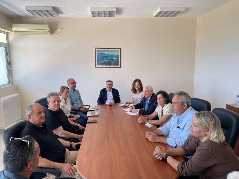 &Gamma;&iota;ά&nu;&nu;&eta;&sigmaf; &Alpha;&nu;&delta;&rho;&iota;&alpha;&nu;ό&sigmaf;: &Sigma;&tau;ό&chi;&omicron;&sigmaf; &eta; &omicron;&upsilon;&sigma;&iota;&alpha;&sigma;&tau;&iota;&kappa;ή &alpha;&nu;&alpha;&beta;ά&theta;&mu;&iota;&sigma;&eta; &tau;&omicron;&upsilon; &Kappa;&omicron;&nu;&iota;ά&rho;&epsilon;&iota;&omicron;&upsilon; &Iota;&nu;&sigma;&tau;&iota;&tau;&omicron;ύ&tau;&omicron;&upsilon; &Epsilon;&sigma;&pi;&epsilon;&rho;&iota;&delta;&omicron;&epsilon;&iota;&delta;ώ&nu; &Kappa;&omicron;&rho;&iota;&nu;&theta;ί&alpha;&sigmaf;