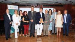 &Epsilon;&kappa;&delta;ή&lambda;&omega;&sigma;&eta; &sigma;&tau;&eta;&nu; &Alpha;&theta;ή&nu;&alpha; &gamma;&iota;&alpha; &tau;&alpha; 120 &chi;&rho;ό&nu;&iota;&alpha; &tau;&eta;&sigmaf; &Alpha;&mu;&epsilon;&rho;&iota;&kappa;&alpha;&nu;&iota;&kappa;ή&sigmaf; &Gamma;&epsilon;&omega;&rho;&gamma;&iota;&kappa;ή&sigmaf; &Sigma;&chi;&omicron;&lambda;ή&sigmaf;