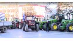 &Sigma;&tau;&omicron; &kappa;έ&nu;&tau;&rho;&omicron; &tau;&eta;&sigmaf; &Lambda;ά&rho;&iota;&sigma;&alpha;&sigmaf; &mu;&epsilon; &tau;&alpha; &tau;&rho;&alpha;&kappa;&tau;έ&rho; &tau;&omicron;&upsilon;&sigmaf; &omicron;&iota; &alpha;&gamma;&rho;ό&tau;&epsilon;&sigmaf;