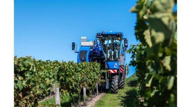 &Eta; New Holland &delta;&eta;&mu;&iota;&omicron;&upsilon;&rho;&gamma;&epsilon;ί έ&nu;&alpha; &rho;&epsilon;&kappa;ό&rho; &sigma;&tau;&eta;&nu; &alpha;&pi;ό&delta;&omicron;&sigma;&eta; &tau;&eta;&sigmaf; &sigma;&upsilon;&gamma;&kappa;&omicron;&mu;&iota;&delta;ή&sigmaf; &sigma;&tau;&alpha;&phi;&upsilon;&lambda;&iota;ώ&nu;