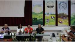 &Eta; &kappa;&tau;&eta;&nu;&omicron;&tau;&rho;&omicron;&phi;ί&alpha; &delta;&iota;&alpha;&tau;&eta;&rho;&epsilon;ί &tau;&eta;&nu; &iota;&sigma;&omicron;&rho;&rho;&omicron;&pi;ί&alpha; &sigma;&tau;&omicron; &pi;&epsilon;&rho;&iota;&beta;ά&lambda;&lambda;&omicron;&nu;