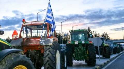 &Mu;&epsilon; &tau;&rho;&alpha;&kappa;&tau;έ&rho;, &alpha;&upsilon;&tau;&omicron;&kappa;ί&nu;&eta;&tau;&alpha; &kappa;&alpha;&iota; &lambda;&epsilon;&omega;&phi;&omicron;&rho;&epsilon;ί&alpha;, &sigma;&tau;&omicron; &mu;&epsilon;&gamma;ά&lambda;&omicron; &sigma;&upsilon;&lambda;&lambda;&alpha;&lambda;&eta;&tau;ή&rho;&iota;&omicron; &sigma;&tau;&eta;&nu; &Alpha;&theta;ή&nu;&alpha; &omicron;&iota; &alpha;&gamma;&rho;ό&tau;&epsilon;&sigmaf;