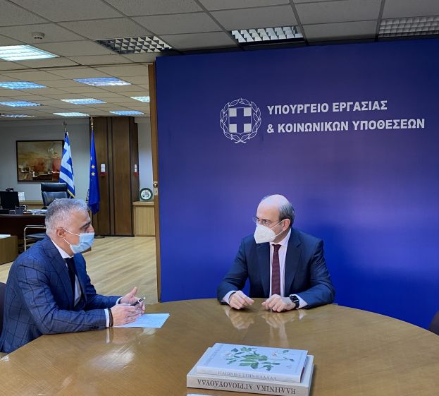 &Nu;&alpha; &alpha;&nu;ά&psi;&epsilon;&iota; &laquo;&pi;&rho;ά&sigma;&iota;&nu;&omicron; &phi;&omega;&sigmaf;&raquo; &gamma;&iota;&alpha; &tau;&eta;&nu; &alpha;&xi;&iota;&omicron;&pi;&omicron;ί&eta;&sigma;&eta; &tau;&omega;&nu; &epsilon;&kappa;&alpha;&tau;&omicron;&nu;&tau;ά&delta;&omega;&nu; &alpha;&kappa;&iota;&nu;ή&tau;&omega;&nu; &tau;&omicron;&upsilon; &pi;&rho;ώ&eta;&nu; &Omicron;&Epsilon;&Kappa; &zeta;&eta;&tau;ά&epsilon;&iota; &omicron; &Lambda;ά&zeta;&alpha;&rho;&omicron;&sigmaf; &Tau;&sigma;&alpha;&beta;&delta;&alpha;&rho;ί&delta;&eta;&sigmaf;