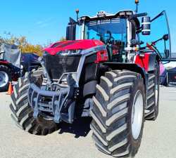 &Epsilon;&nu;&tau;&upsilon;&pi;&omega;&sigma;&iota;&alpha;&sigma;&mu;έ&nu;&omicron;&iota; &omicron;&iota; &alpha;&gamma;&rho;ό&tau;&epsilon;&sigmaf;, &omicron;&delta;ή&gamma;&eta;&sigma;&alpha;&nu; &tau;&alpha; &tau;&epsilon;&lambda;&epsilon;&upsilon;&tau;&alpha;ί&alpha; &mu;&omicron;&nu;&tau;έ&lambda;&alpha; &tau;&rho;&alpha;&kappa;&tau;έ&rho; &sigma;&tau;&omicron; MFeXperienceTour 2024 &sigma;&tau;&eta; &Theta;&epsilon;&sigma;&sigma;&alpha;&lambda;&omicron;&nu;ί&kappa;&eta; (&Beta;ί&nu;&tau;&epsilon;&omicron;)