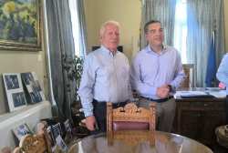 &Alpha;&lambda;έ&xi;&eta;&sigmaf; &Tau;&sigma;ί&pi;&rho;&alpha;&sigmaf; &alpha;&pi;ό &tau;&eta; &Lambda;έ&sigma;&beta;&omicron;: &ldquo;Ή&rho;&theta;&alpha;&mu;&epsilon; &nu;&alpha; &alpha;&kappa;&omicron;ύ&sigma;&omicron;&upsilon;&mu;&epsilon; &tau;&alpha; &pi;&rho;&omicron;&beta;&lambda;ή&mu;&alpha;&tau;&alpha; &kappa;&alpha;&iota; &nu;&alpha; &delta;&iota;&epsilon;&kappa;&delta;&iota;&kappa;ή&sigma;&omicron;&upsilon;&mu;&epsilon; &lambda;ύ&sigma;&epsilon;&iota;&sigmaf;&rdquo;