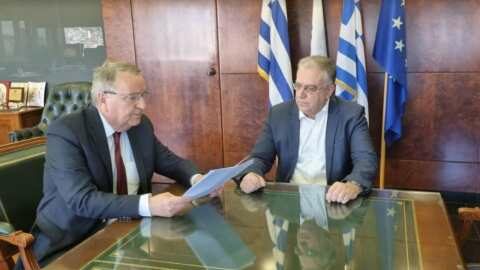 &Sigma;&upsilon;&nu;ά&nu;&tau;&eta;&sigma;&eta; &Gamma;&iota;ώ&rho;&gamma;&omicron;&upsilon; &Kappa;&alpha;&rho;&alpha;&sigma;&mu;ά&nu;&eta; &mu;&epsilon; &tau;&omicron;&nu; &Upsilon;&pi;&omicron;&upsilon;&rho;&gamma;ό &Pi;&rho;&omicron;&sigma;&tau;&alpha;&sigma;ί&alpha;&sigmaf; &tau;&omicron;&upsilon; &pi;&omicron;&lambda;ί&tau;&eta; &kappa;&alpha;&iota; &tau;&omicron;&nu; &Alpha;&rho;&chi;&eta;&gamma;ό &tau;&eta;&sigmaf; &Epsilon;&Lambda;.&Alpha;&Sigma;.