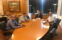 &Sigma;&upsilon;&nu;ά&nu;&tau;&eta;&sigma;&eta; &tau;&omicron;&upsilon; &Upsilon;&pi;&Alpha;&Alpha;&Tau;, &Gamma;. &Gamma;&epsilon;&omega;&rho;&gamma;&alpha;&nu;&tau;ά &mu;&epsilon;  &tau;&eta; &Sigma;&upsilon;&nu;&tau;&epsilon;&chi;&nu;ί&alpha; &Alpha;&rho;&tau;&omicron;&pi;&omicron;&iota;ώ&nu; &Alpha;&theta;&eta;&nu;ώ&nu;, &Pi;&rho;&omicron;&alpha;&sigma;&tau;ί&omega;&nu; &kappa;&alpha;&iota; &Pi;&epsilon;&rho;&iota;&chi;ώ&rho;&omega;&nu;