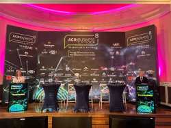 &Omicron; &Upsilon;&phi;&Alpha;&Alpha;&Tau; &Gamma;&iota;ά&nu;&nu;&eta;&sigmaf;  &Alpha;&nu;&delta;&rho;&iota;&alpha;&nu;ό&sigmaf;  &sigma;&tau;&omicron; 8&omicron; &Delta;&iota;&epsilon;&theta;&nu;έ&sigmaf; AgriBusiness Forum