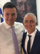 &Lambda;. &Tau;&sigma;&alpha;&beta;&delta;&alpha;&rho;ί&delta;&eta;&sigmaf;: &Epsilon;&pi;&iota;&sigma;&tau;&rho;έ&phi;&omicron;&upsilon;&nu; &sigma;&tau;&alpha; &alpha;&gamma;&rho;&omicron;&tau;&iota;&kappa;ά &iota;&alpha;&tau;&rho;&epsilon;ί&alpha; &omicron;&iota; &gamma;&iota;&alpha;&tau;&rho;&omicron;ί &pi;&omicron;&upsilon; &epsilon;ί&chi;&alpha;&nu; &mu;&epsilon;&tau;&alpha;&kappa;&iota;&nu;&eta;&theta;&epsilon;ί &sigma;&tau;&alpha; &mu;&epsilon;&gamma;ά&lambda;&alpha; &nu;&omicron;&sigma;&omicron;&kappa;&omicron;&mu;&epsilon;ί&alpha; &lambda;ό&gamma;&omega; &tau;&eta;&sigmaf; &Pi;&alpha;&nu;&delta;&eta;&mu;ί&alpha;&sigmaf; &tau;&omicron;&upsilon; &kappa;&omicron;&rho;&omega;&nu;&omicron;ϊ&omicron;ύ