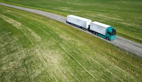 Η VolvoTrucks παρουσιάζει νέο ηλεκτρικό φορτηγό 80 τόνων με μεγαλύτερη αυτονομία
