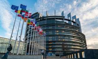 Κατεπείγουσα ευρωπαϊκή κάλυψη για τη φετινή κατάρρευση των τιμών στα φρούτα – Παρέμβαση Καρασμάνη προς τους Έλληνες ευρωβουλευτές για άμεσες αποζημιώσεις