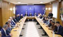 Ψυχραιμία, αυστηρή τήρηση των μέτρων και συνεχής στήριξη των πληγέντων το μήνυμα της έκτακτης σύσκεψη για τον αφθώδη πυρετό